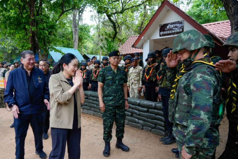 Thủ tướng Thái Lan thị sát biên giới, khẳng định bảo vệ hòa bình, ổn định